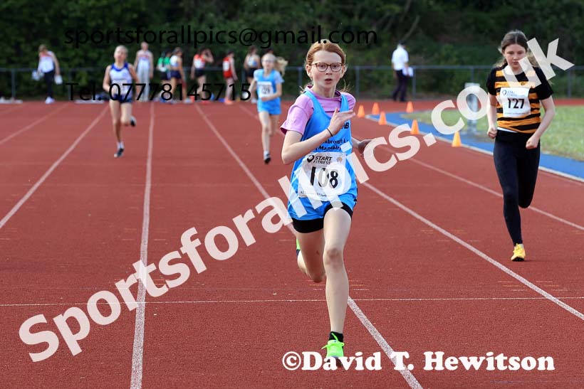 Girls under-13s 200 metres, 2025 North Eastern Track and Field Champs., Shildon, County Durham. Photo: David T. Hewitson/Sports for All Pics